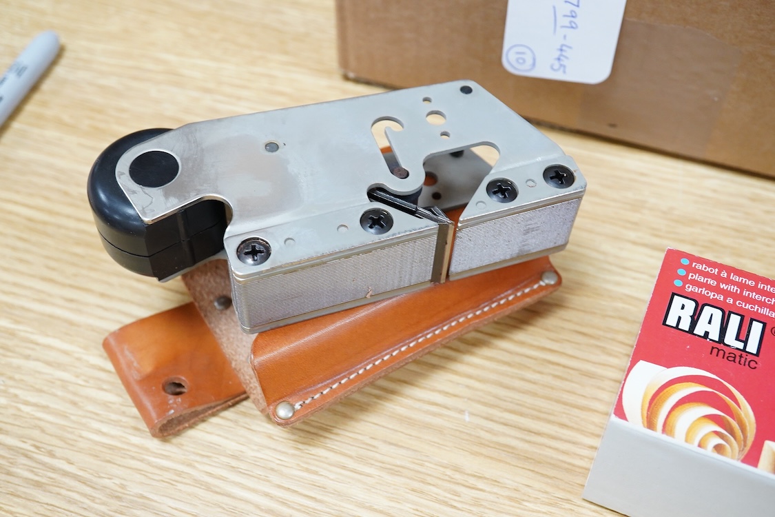 Ten wood working planes by Stanley, Record, Rali, etc. including five block planes; a Stanley No.140 skew block plane, a No.130, a No.131, a record No.0130, a box two-handled scraping plane, etc.